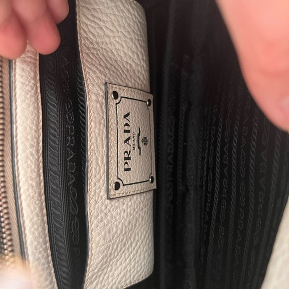 Prada leather - Picture 3 of 4